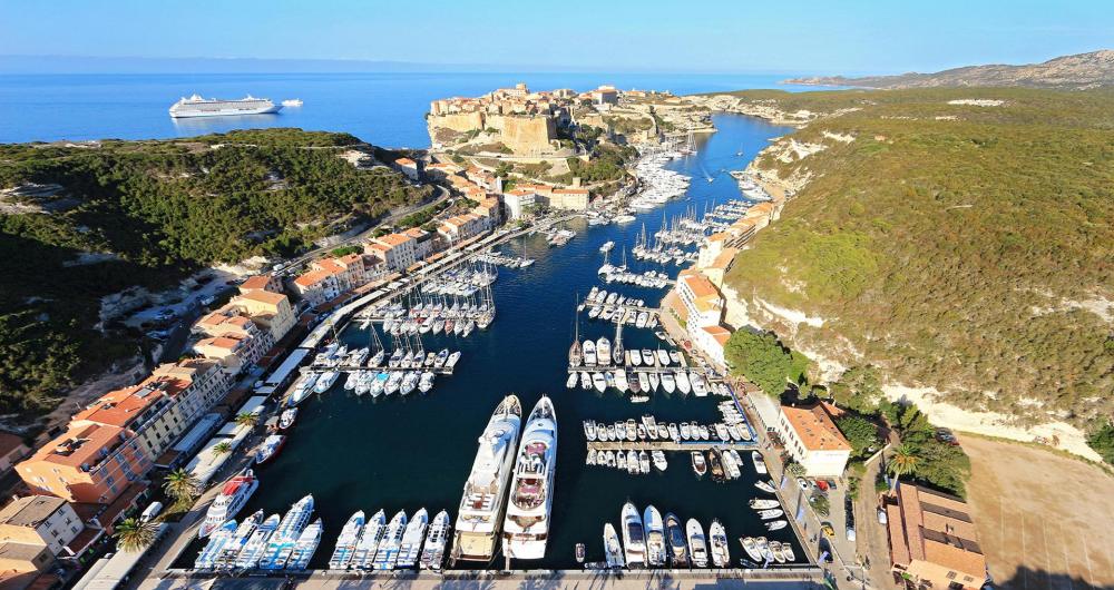 Bonifacio&acute;s harbour.