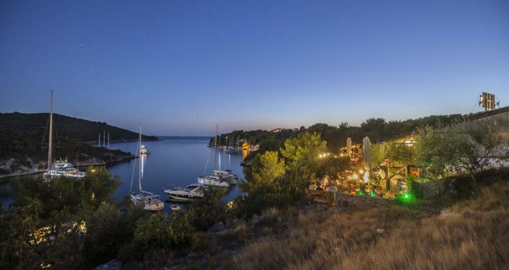 Simis Bar, en Sesula Bay